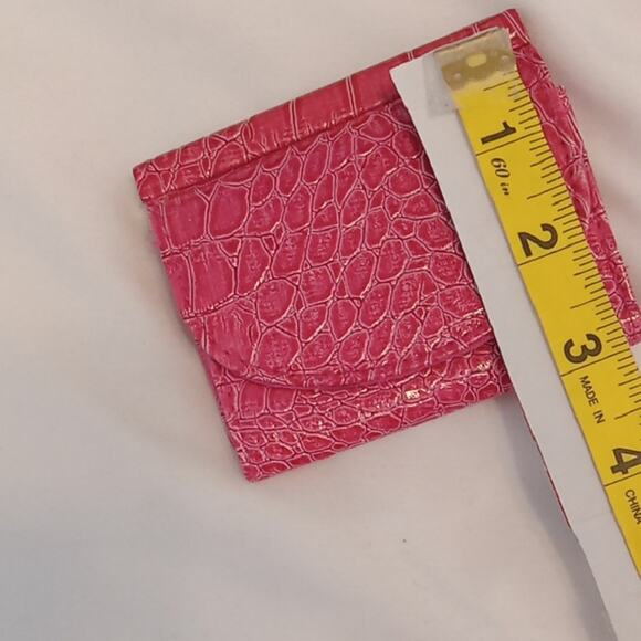 Pink Crocodile Embossed Women's Wallet - Picture 6 of 6